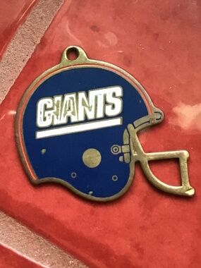 Vintage 1985 New York Giants NFL Russ Berrie Brass Helmet Keychain Football
